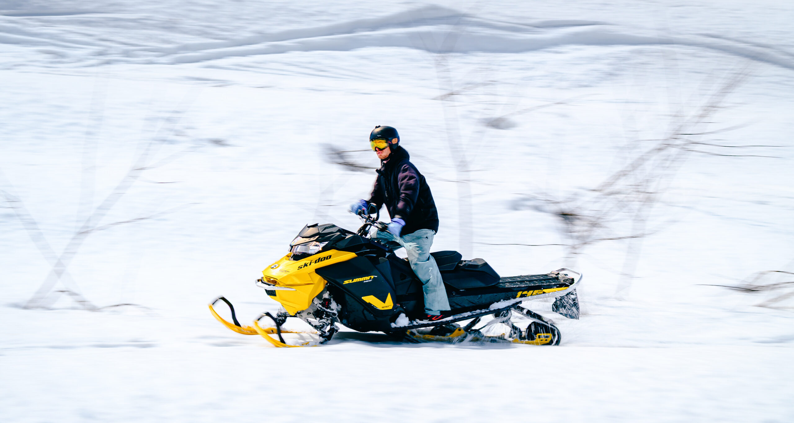 hakuです。 SNOWMOBILE TOURS - La Neige Nishikan